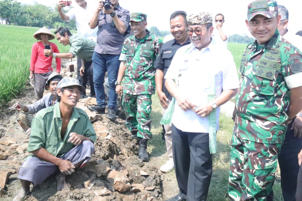 5AEA2E30-6506-42FD-B32C-E53174C791F6