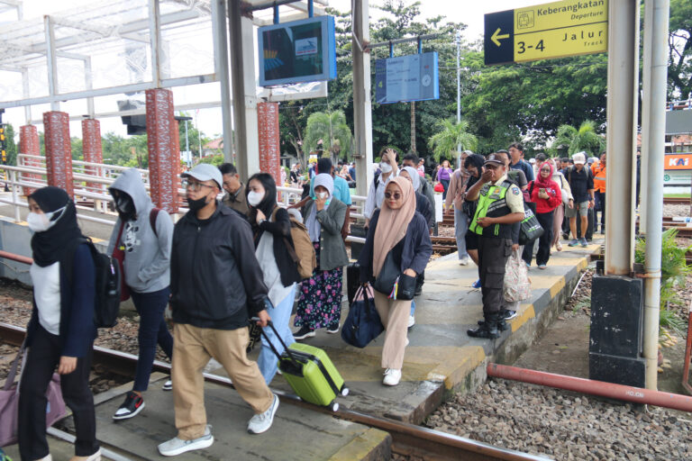 9D9B1700-7811-4165-ACED-A3B8D81BB5CD