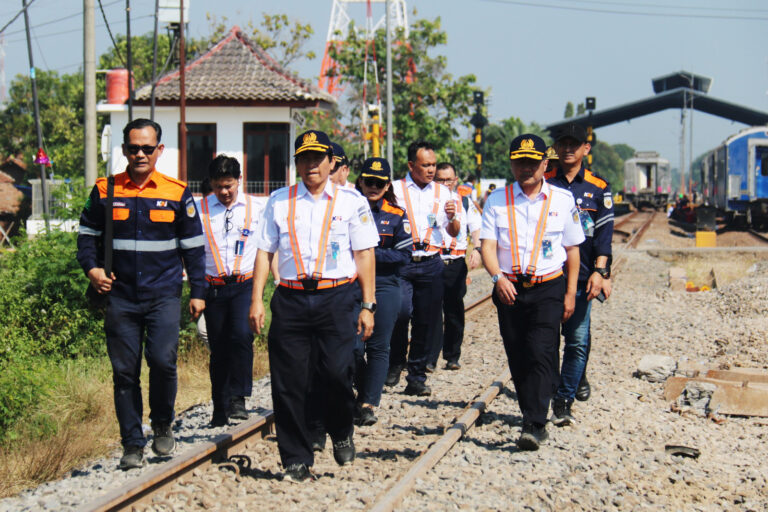 9893D342-6081-44CA-9056-1D1DA152C606