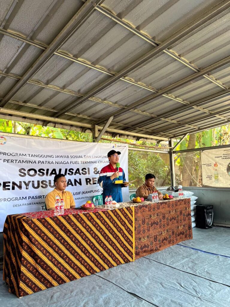 32FFB4FA-B54E-42C4-9679-905F34E0F88F