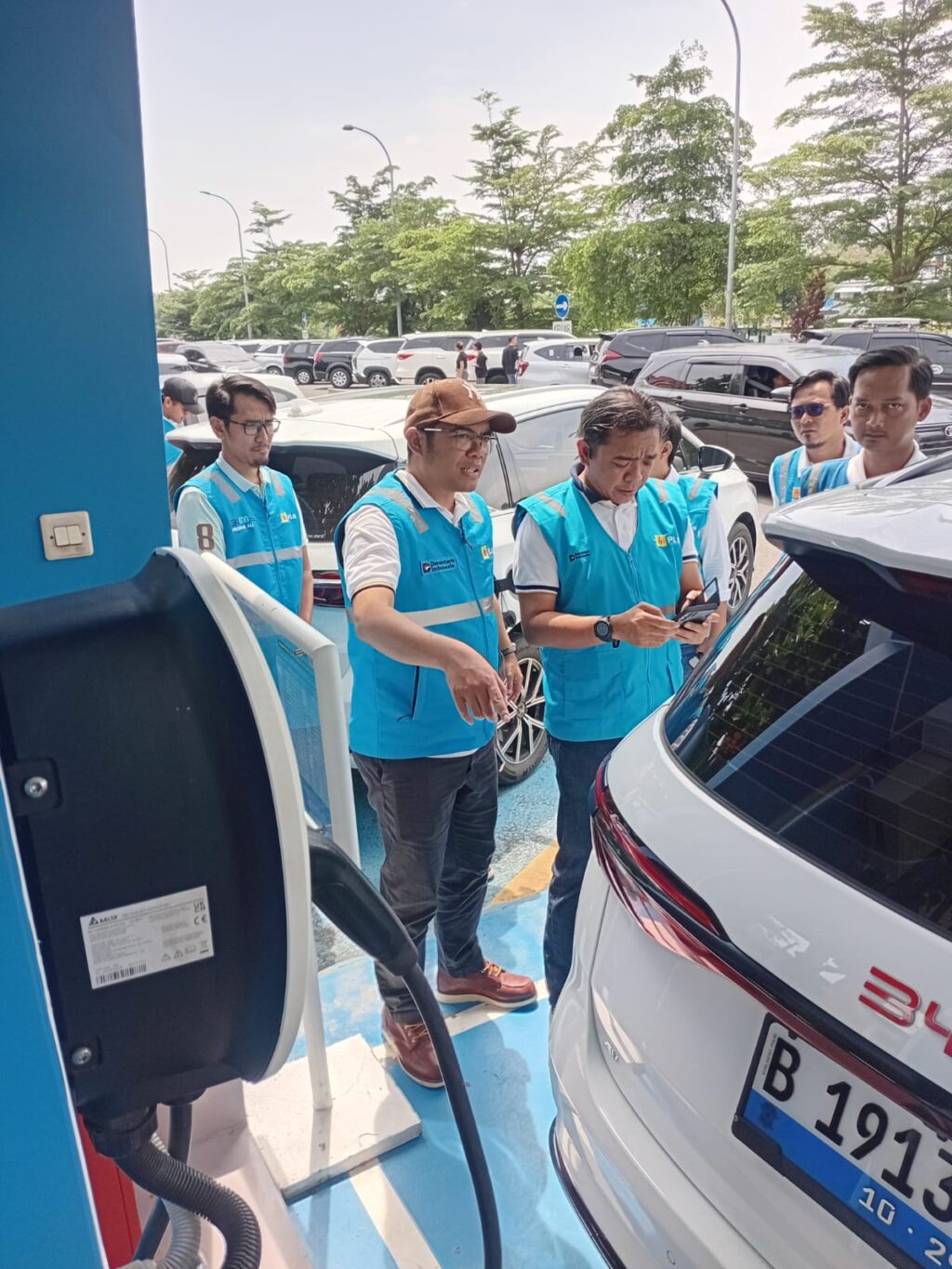 98EED6EE-64D3-47AF-960B-BF985645D761