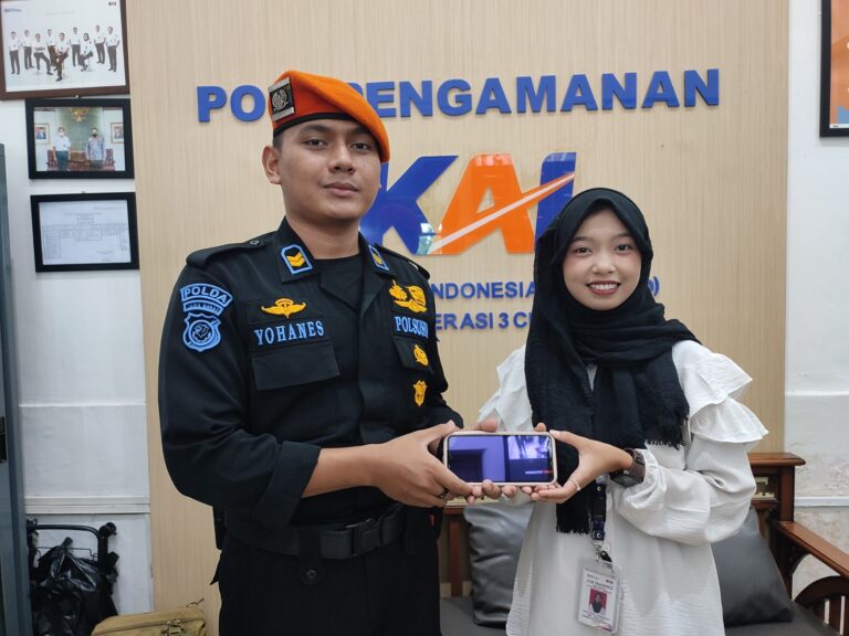 15CF6B43-BD4D-4A3A-A3C2-FC1AA363FF40