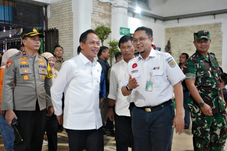 7B57DC2F-EF36-468B-BDF1-AB3F0EA17A8D