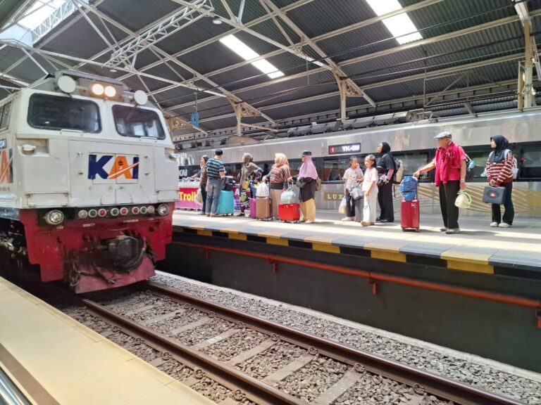 E433094F-E6D3-4410-BCDD-BC9052822EE3